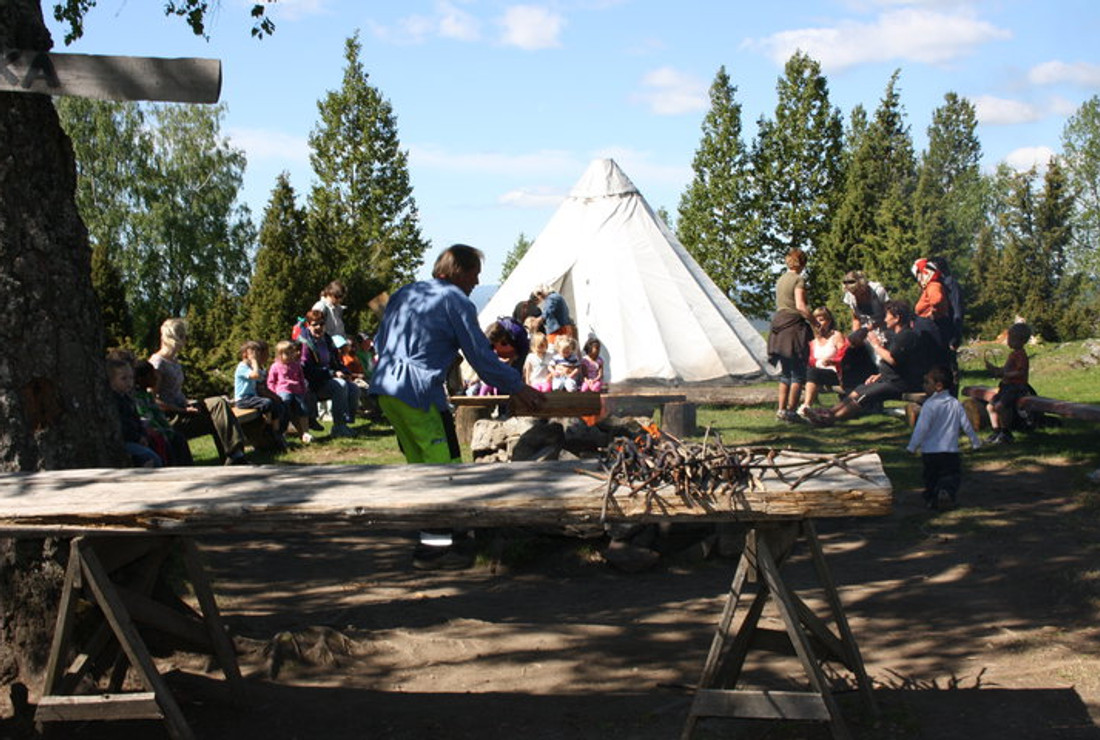 Uteservering med lavvo i kulturlandskapet